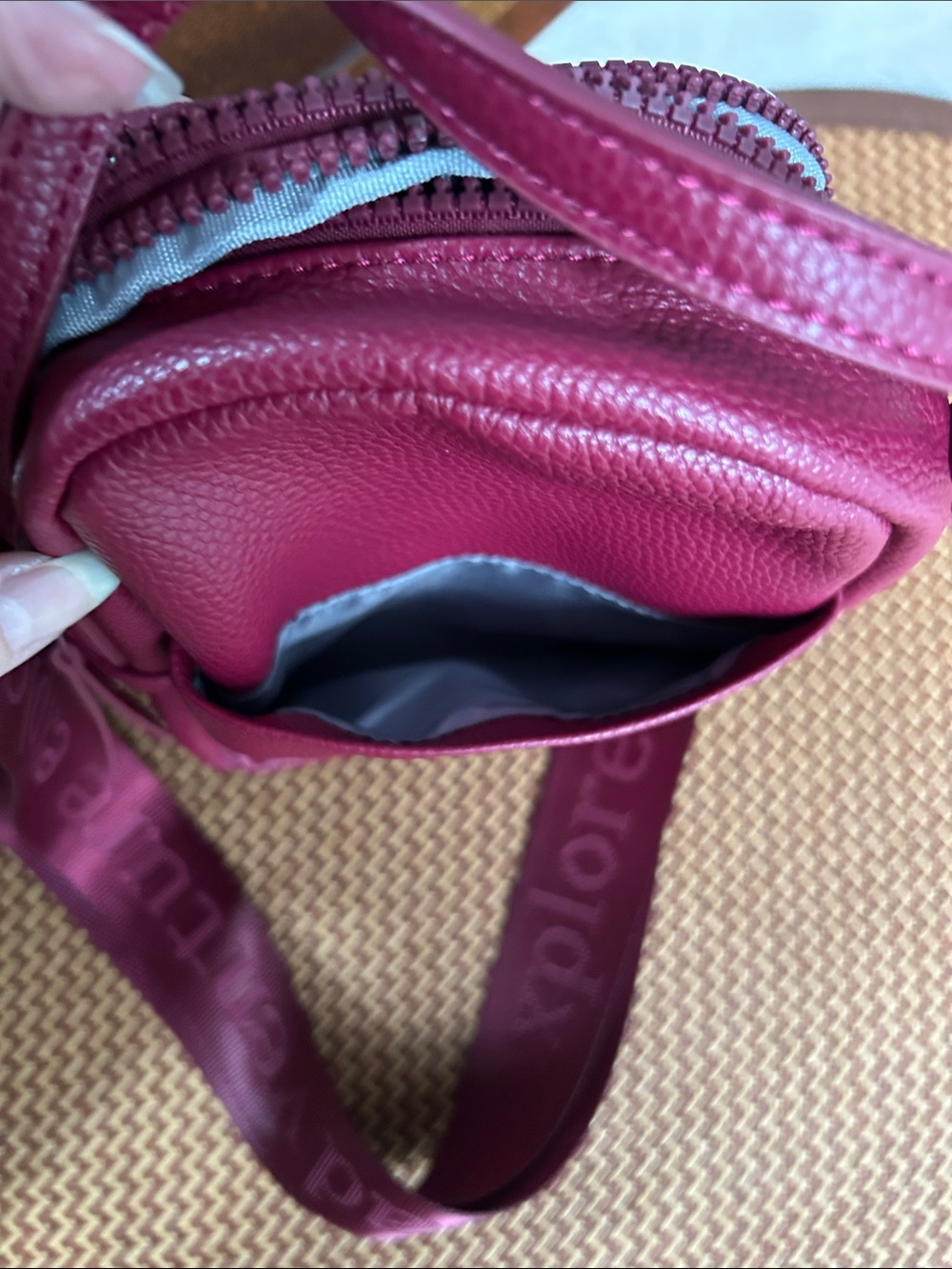 Samantha Brown Crossbody Bag in Burgandy - Picture 7 of 10